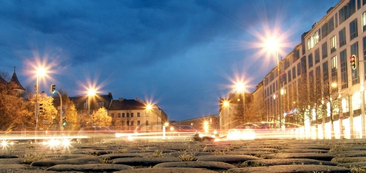 Munich square by night. Photograph by Jürgen Eixelsberger