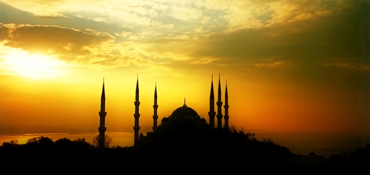 Blue Mosque, Istanbul. Photograph by Viajero Viajero at Freeimages